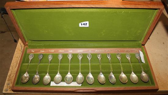 Cased silver spoons